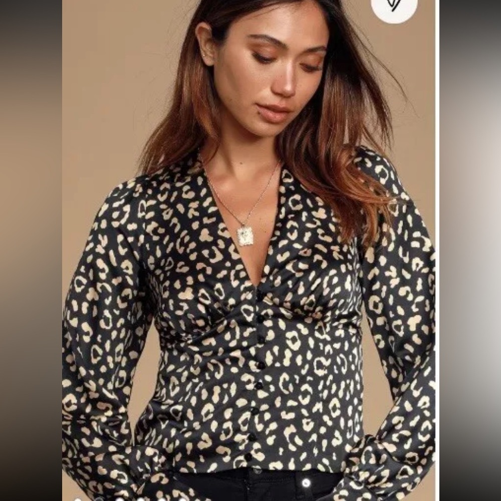 Lulus Cambera Leopard Print satin V-Neck Blouse elegant size M never worn